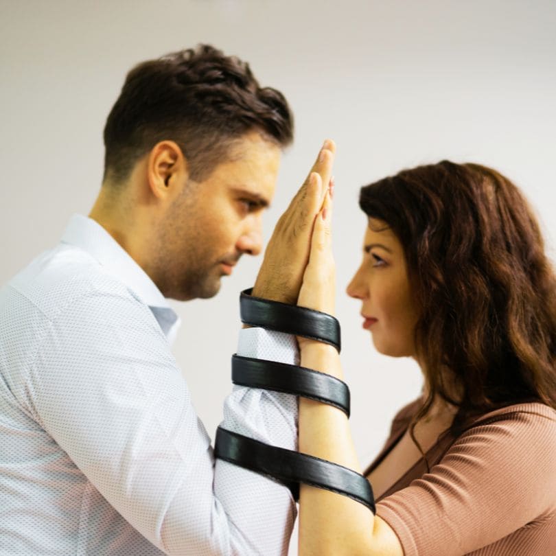 casal grudado por fachas