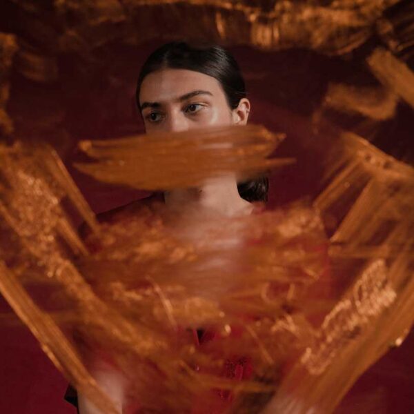 pessoa insegura pensativa