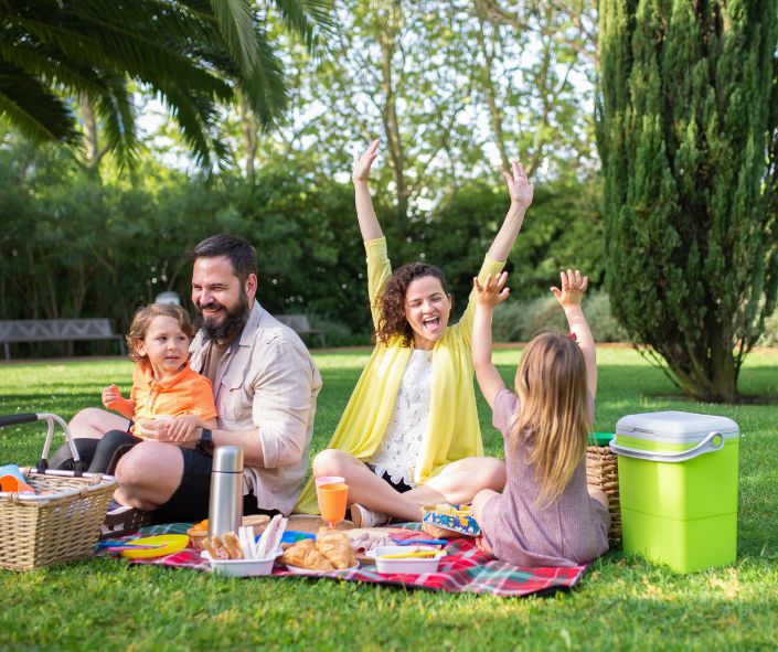 Família brasileira expatriada feliz nos Emirados Árabes