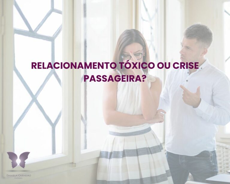 Casal em momento de afastamento emocional refletindo sobre relacionamento tóxico ou crise passageira.